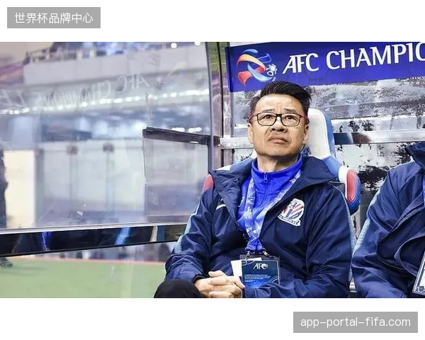 洪明甫的临场指挥将是关键变量，他能否根据对手变化及时调整战术决定球队上限